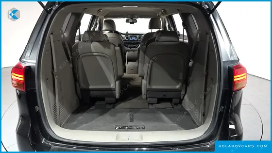 KIA CARNIVAL 9-SEATER LUXURY
