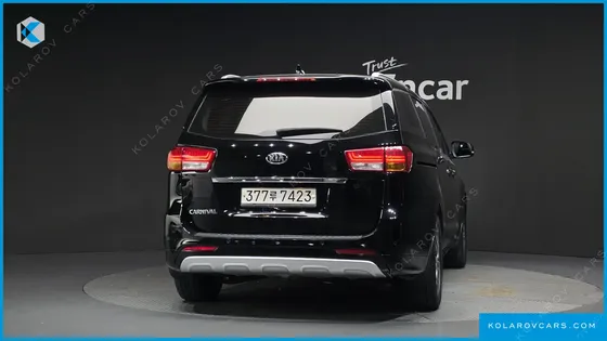KIA CARNIVAL 9-SEATER LUXURY