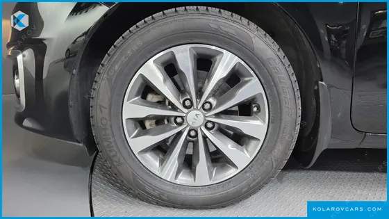 KIA CARNIVAL 9-SEATER LUXURY