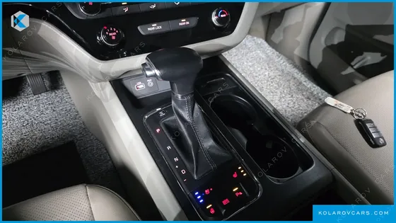 KIA CARNIVAL 9-SEATER LUXURY