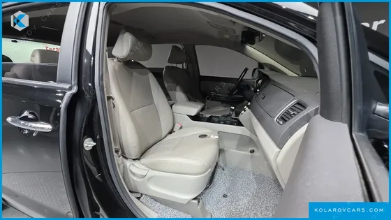 KIA CARNIVAL 9-SEATER LUXURY