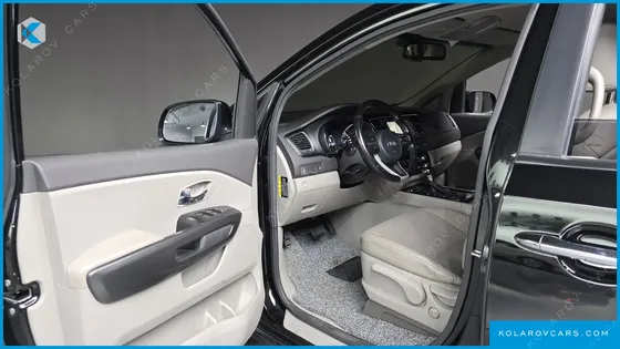 KIA CARNIVAL 9-SEATER LUXURY
