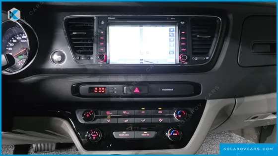 KIA CARNIVAL 9-SEATER LUXURY