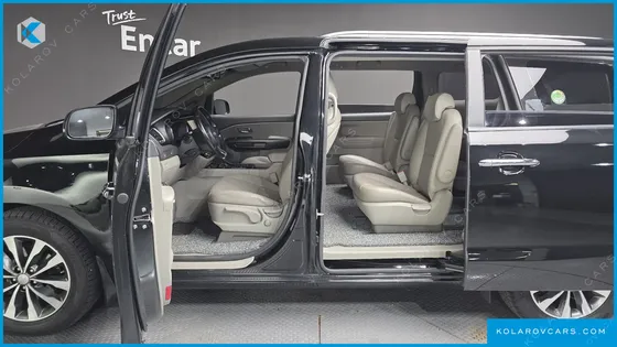 KIA CARNIVAL 9-SEATER LUXURY
