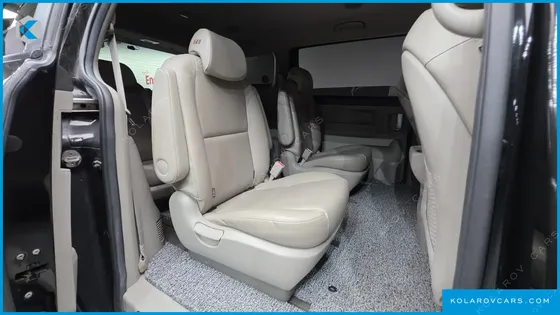 KIA CARNIVAL 9-SEATER LUXURY