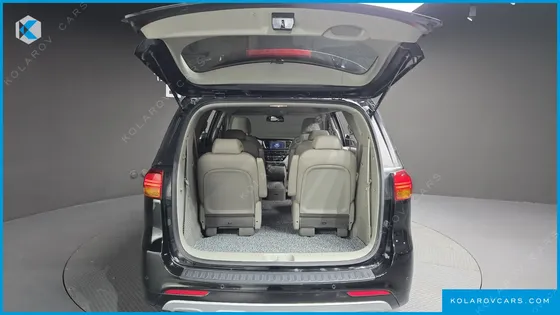 KIA CARNIVAL 9-SEATER LUXURY
