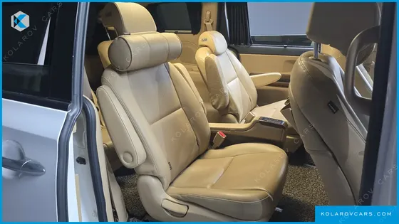 KIA CARNIVAL 9-SEATER HI-LIMOUSINE