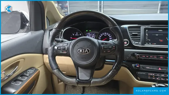 KIA CARNIVAL 9-SEATER HI-LIMOUSINE