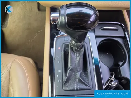 KIA CARNIVAL 7-SEATER LIMOUSINE