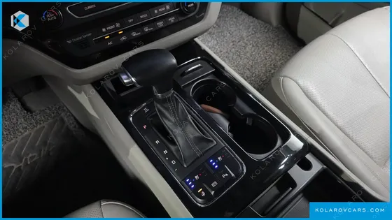 KIA CARNIVAL 7-SEATER LIMOUSINE
