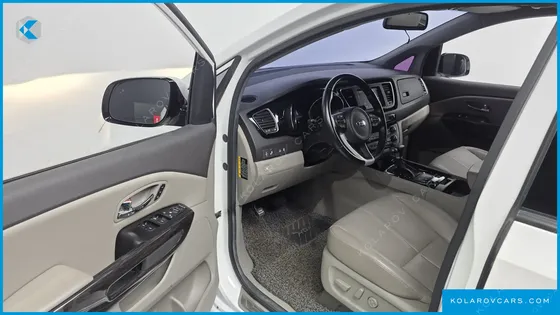 KIA CARNIVAL 7-SEATER LIMOUSINE