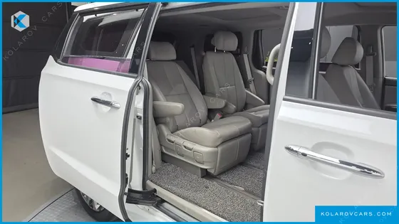 KIA CARNIVAL 7-SEATER LIMOUSINE
