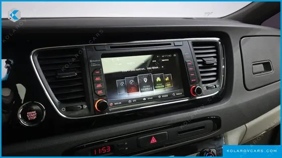 KIA CARNIVAL 9-SEATER PRESTIGE