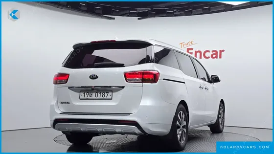 KIA CARNIVAL 9-SEATER LUXURY