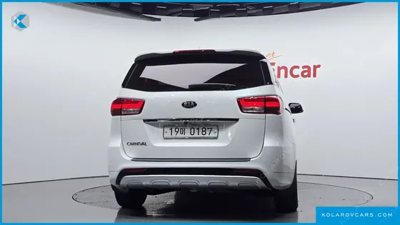 KIA CARNIVAL 9-SEATER LUXURY