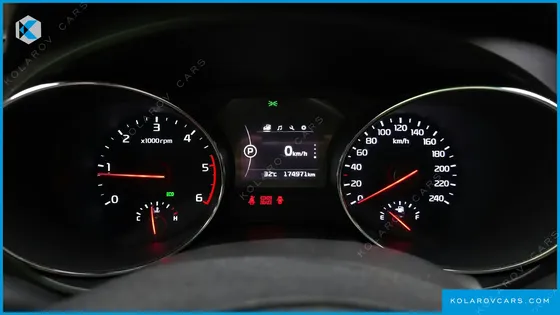 KIA CARNIVAL 9-SEATER LUXURY