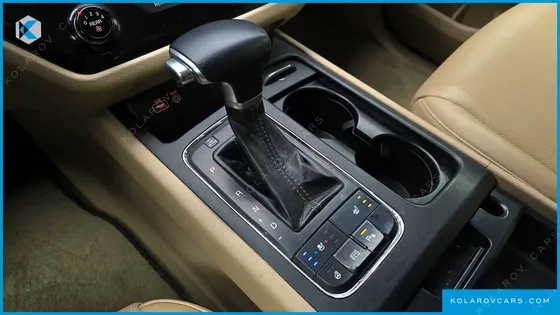 KIA CARNIVAL 9-SEATER LUXURY