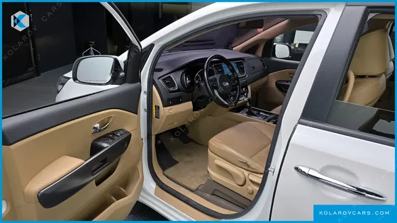 KIA CARNIVAL 9-SEATER LUXURY