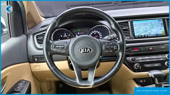 KIA CARNIVAL 9-SEATER LUXURY