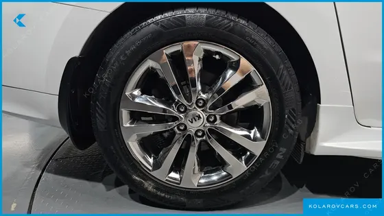 KIA CARNIVAL 9-SEATER PRESTIGE