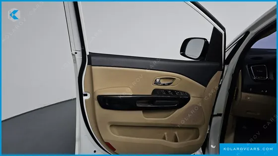 KIA CARNIVAL 9-SEATER PRESTIGE