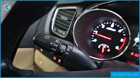 KIA CARNIVAL 9-SEATER PRESTIGE