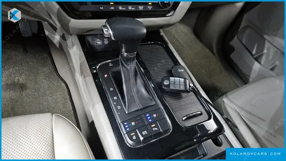 KIA CARNIVAL 9-SEATER PRESTIGE