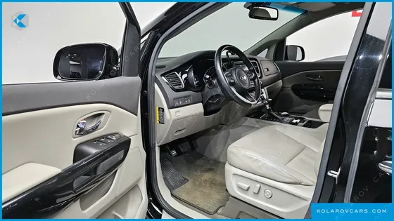 KIA CARNIVAL 9-SEATER PRESTIGE