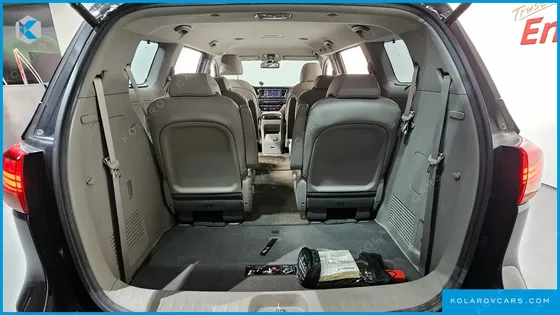 KIA CARNIVAL 9-SEATER PRESTIGE