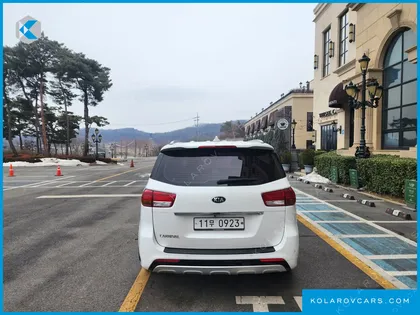 KIA CARNIVAL 9-SEATER NOBLESSE