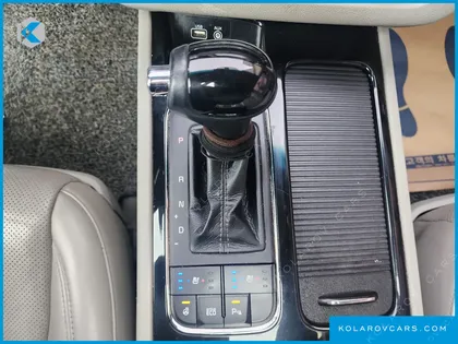 KIA CARNIVAL 9-SEATER NOBLESSE