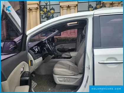 KIA CARNIVAL 9-SEATER NOBLESSE