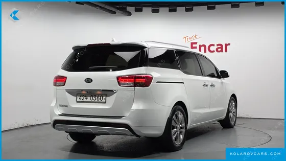 KIA CARNIVAL GASOLINE 9-SEATER NOBLESSE