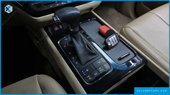 KIA CARNIVAL GASOLINE 9-SEATER NOBLESSE