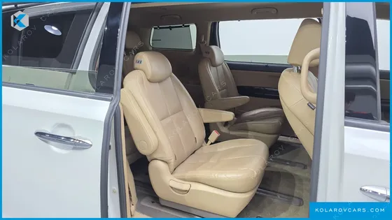 KIA CARNIVAL GASOLINE 9-SEATER NOBLESSE