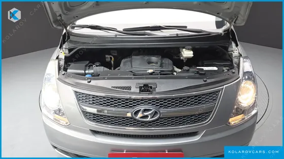 HYUNDAI STAREX 5-SEATER VAN