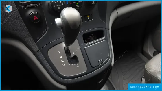 HYUNDAI STAREX 5-SEATER VAN