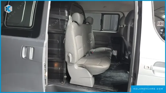 HYUNDAI STAREX 5-SEATER VAN