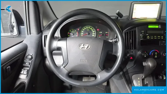 HYUNDAI STAREX 5-SEATER VAN