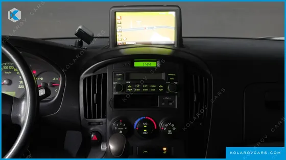 HYUNDAI STAREX 5-SEATER VAN