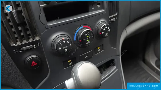 HYUNDAI STAREX 5-SEATER VAN