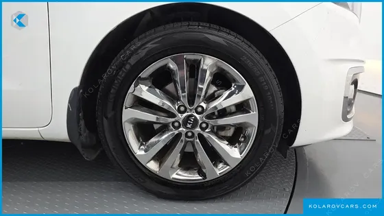 KIA CARNIVAL 9-SEATER PRESTIGE
