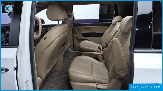KIA CARNIVAL 9-SEATER PRESTIGE