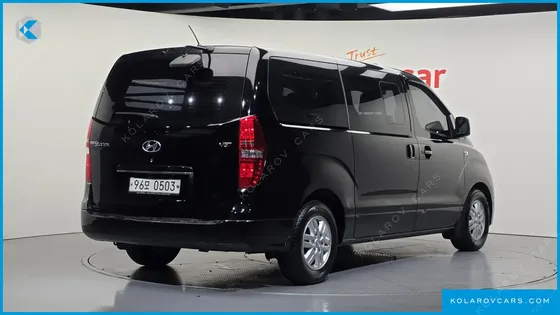 HYUNDAI STAREX 5-SEATER VAN