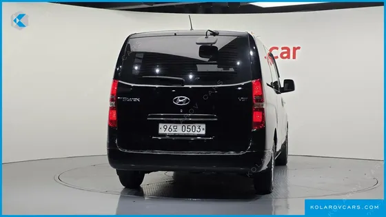 HYUNDAI STAREX 5-SEATER VAN