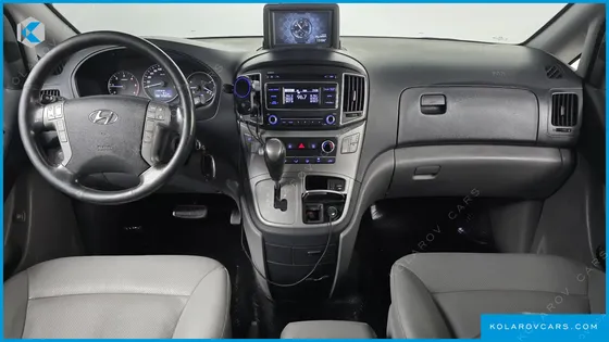HYUNDAI STAREX 5-SEATER VAN