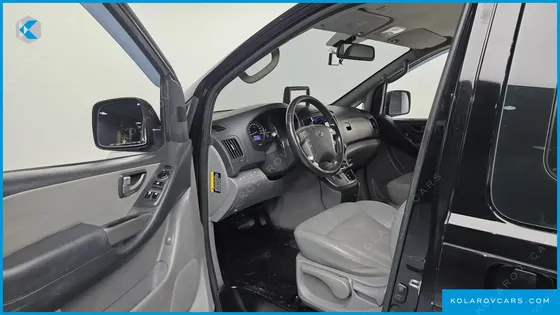 HYUNDAI STAREX 5-SEATER VAN