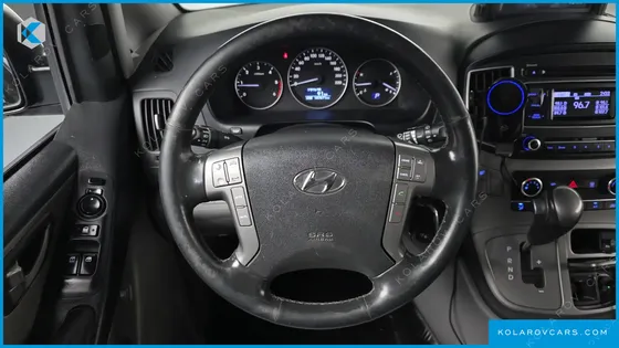 HYUNDAI STAREX 5-SEATER VAN
