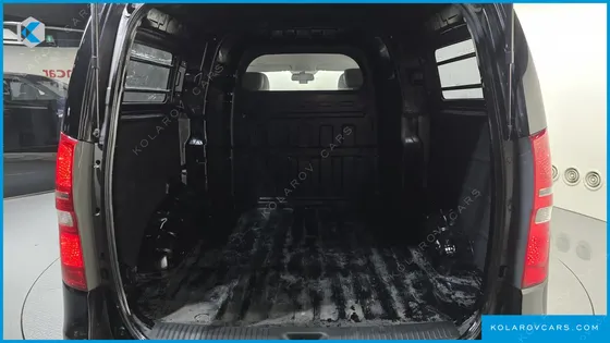 HYUNDAI STAREX 5-SEATER VAN