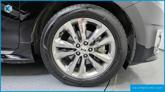 KIA CARNIVAL 9-SEATER PRESTIGE